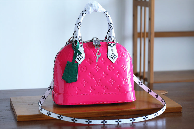 Fan Fashion Lu-Vi bags - 8276