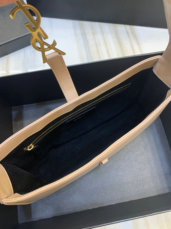Amelia - YSL Bag - 2384