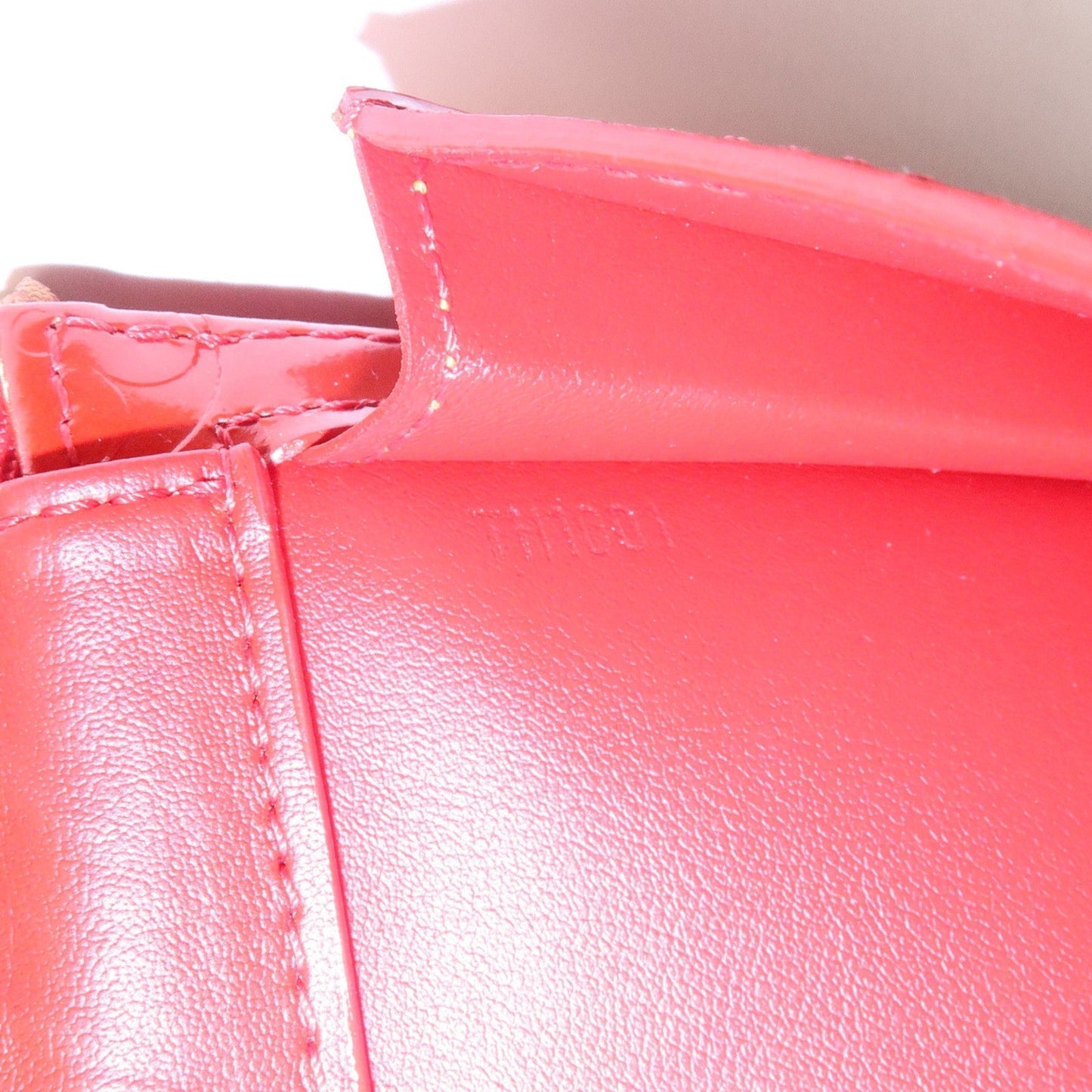 Louis Vuitton Monogram Vernis Motto Shoulder Bag Rouge M91137