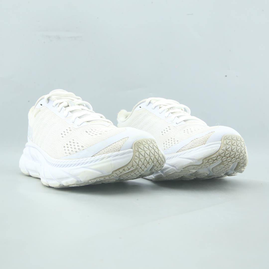 HOKA ONE ONE CLIFTON 6
