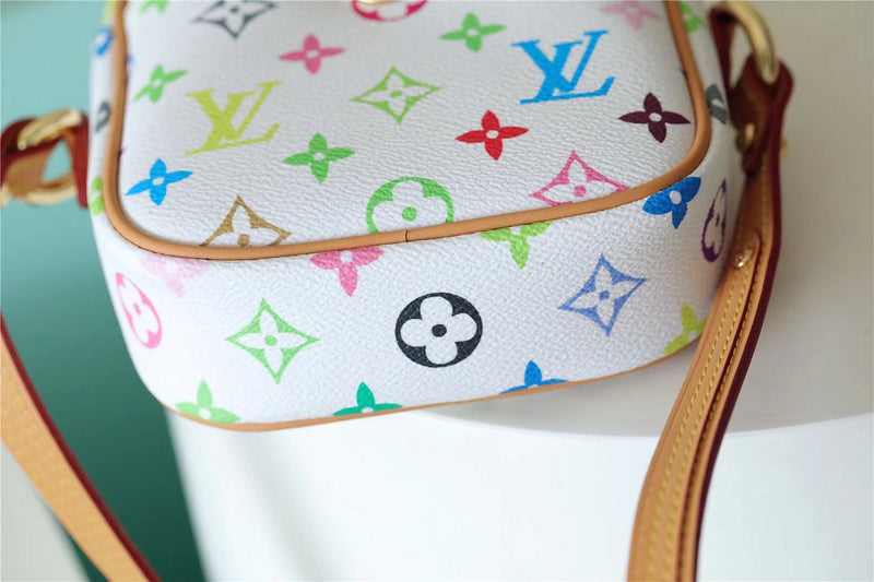 Fan Fashion Lu-Vi bags - 8845