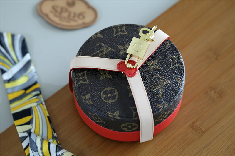 Fan Fashion Lu-Vi bags - 9355