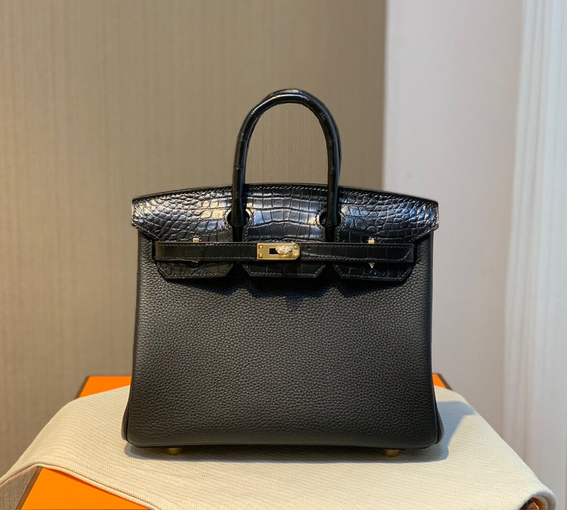 Amelia - HMS Bags - 1705