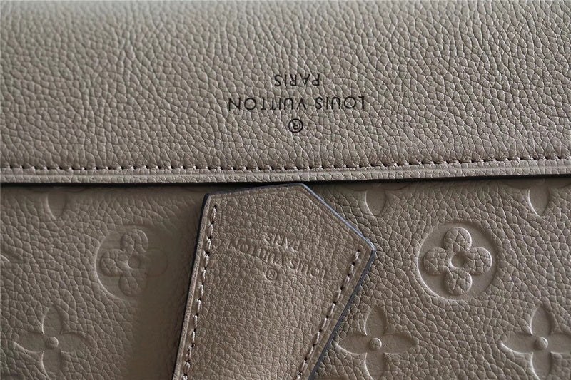Fan Fashion Lu-Vi bags - 8295