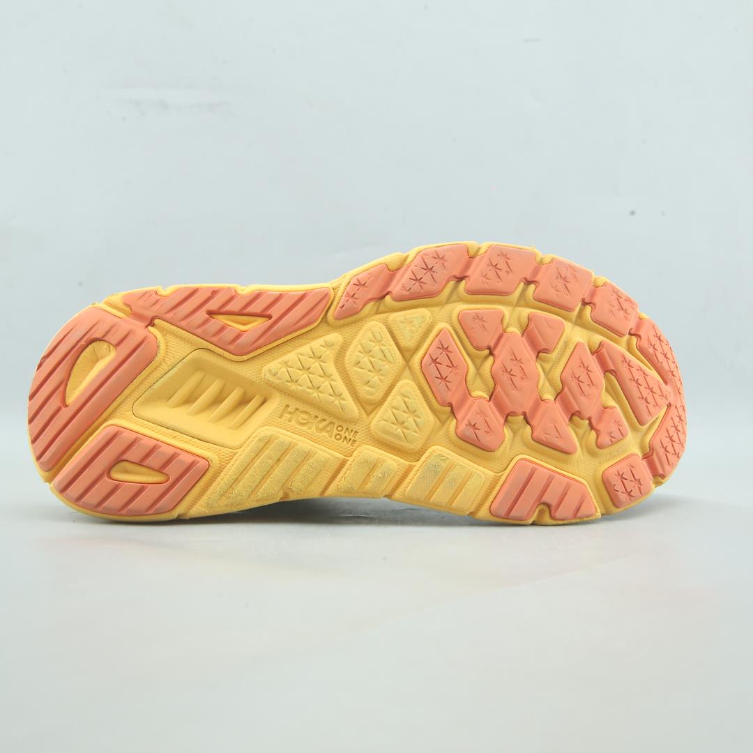 HOKA ONE ONE ARAHI 6
