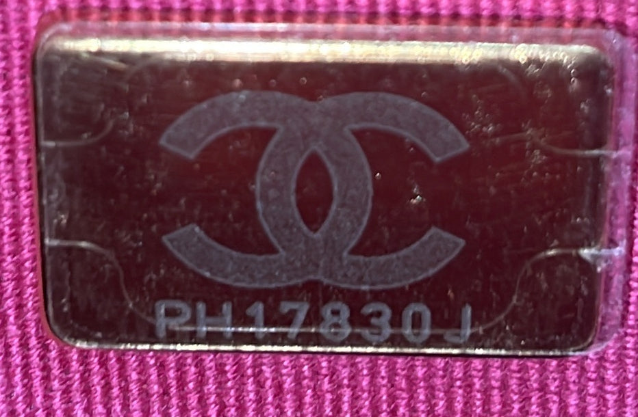 Wallet on Chain Quilted Caviar