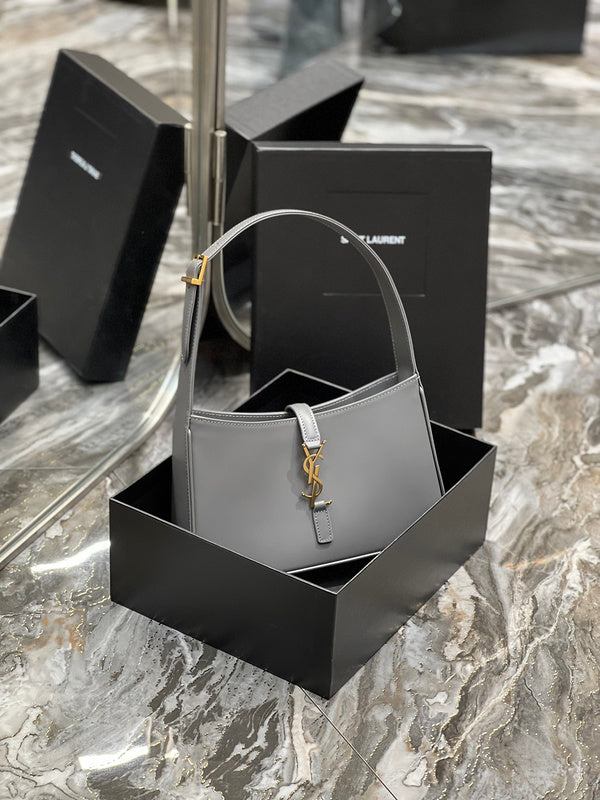 Amelia - YSL Bag - 2484