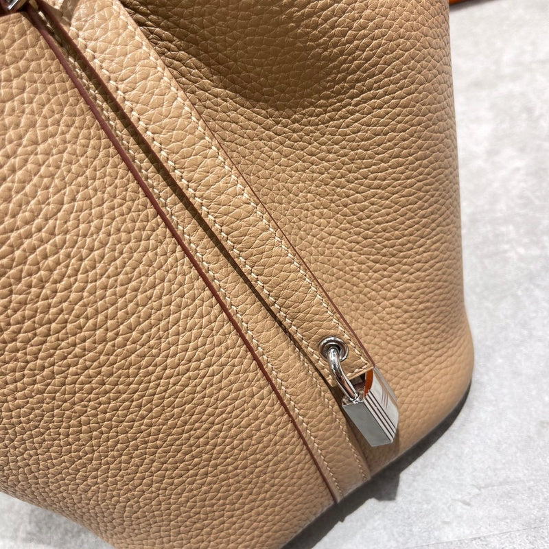 Amelia - HMS Bags - 1736