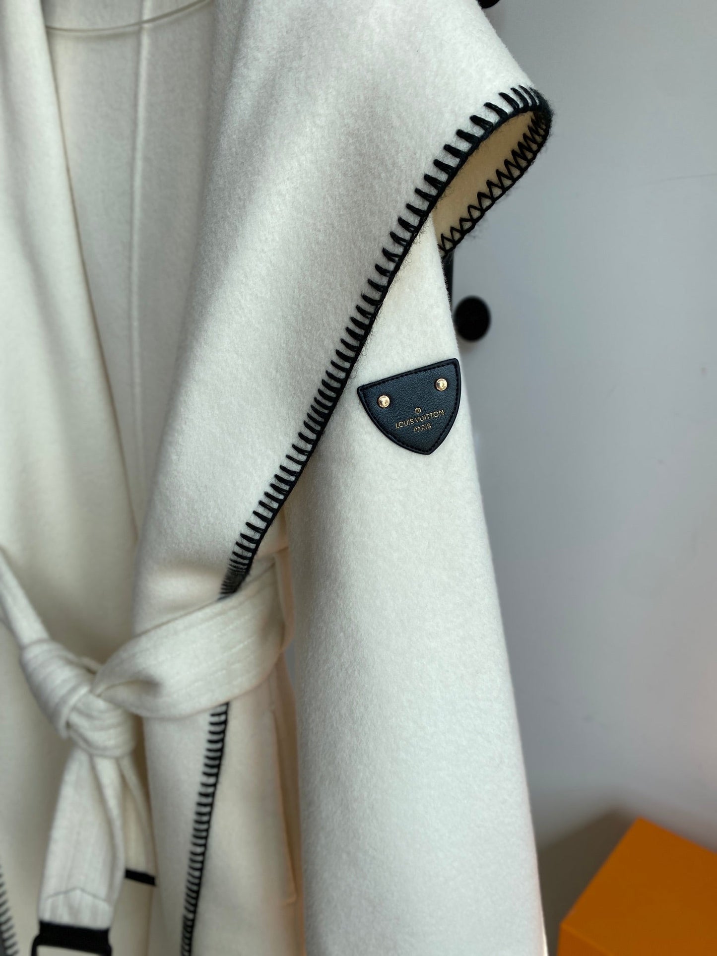 Luxury Louis Vuitton  Wrap Coat 028