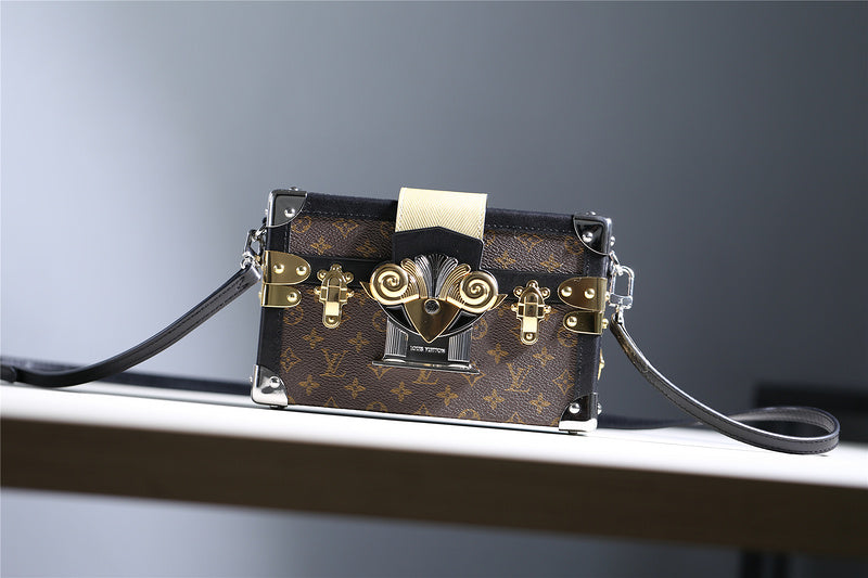 Fan Fashion Lu-Vi bags - 8226