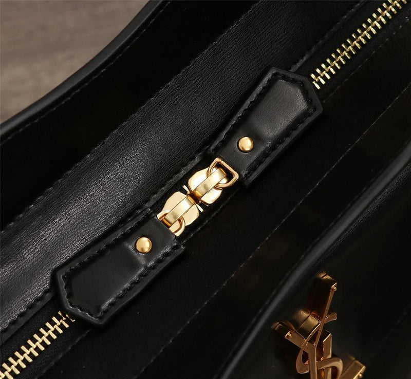 Amelia - YSL Bag - 2936