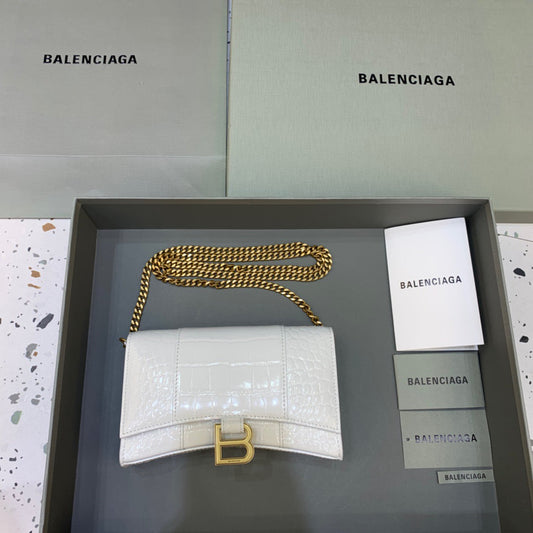 BLN-Ciaga Hourglass Wallet On Chain in White, For Women,  Bags 7.6in/19Amelia6560501LRGM9016