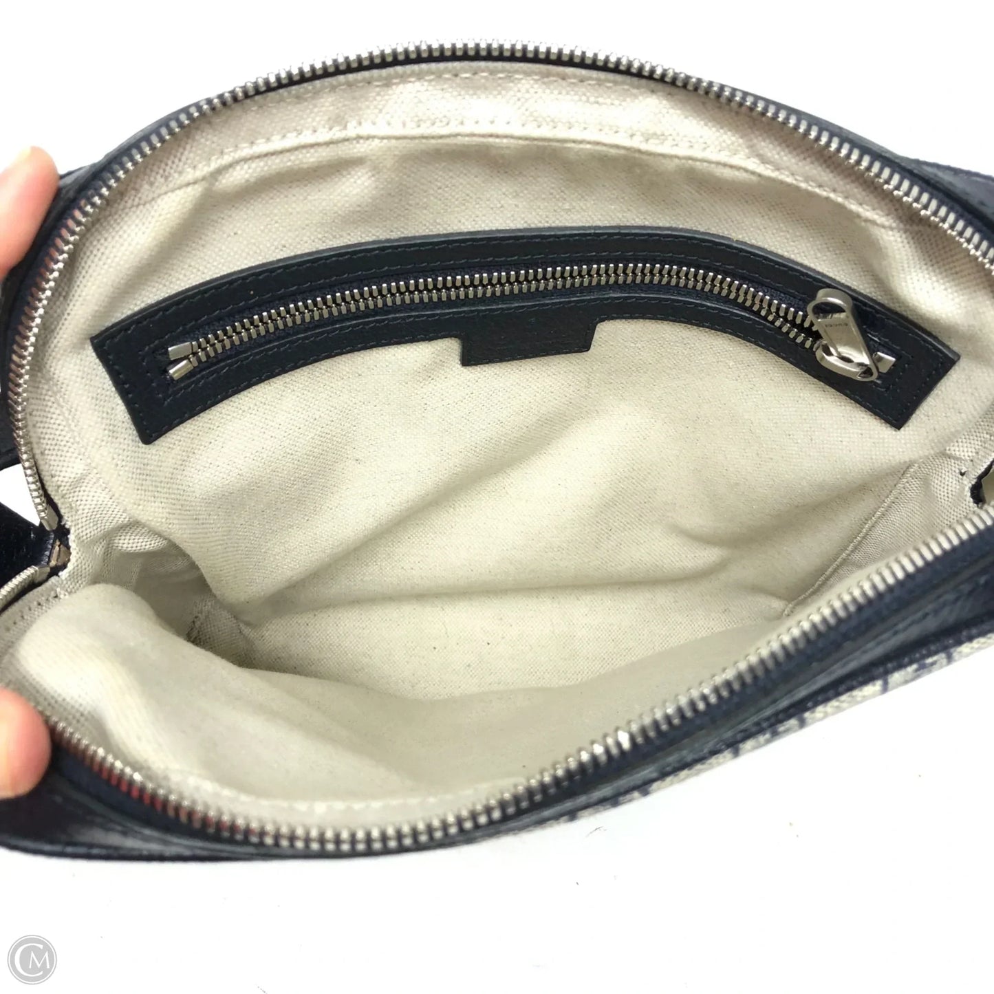 Crossbody Luxury Designer By Gucci, Size: Medium
