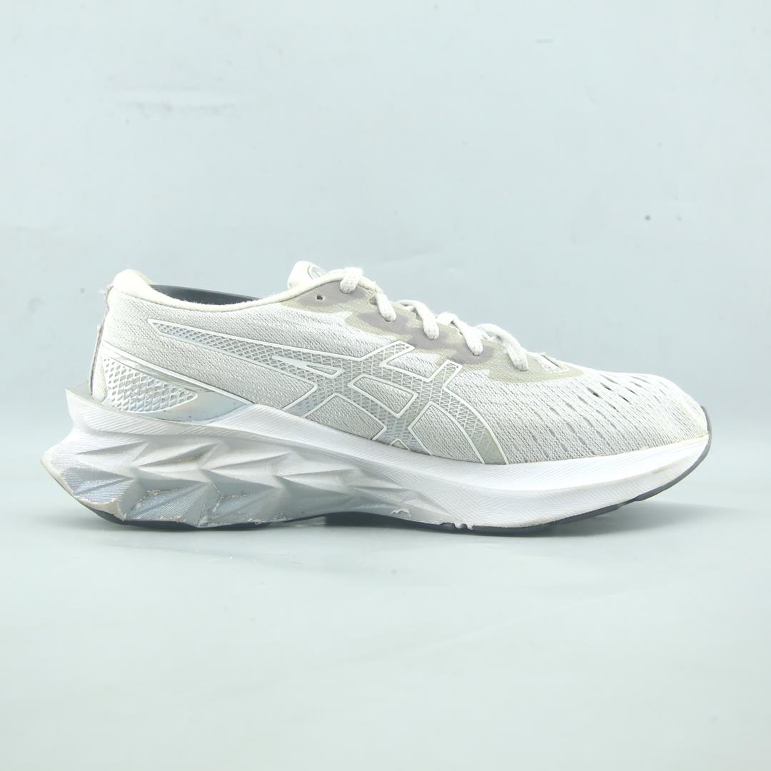 ASICS NOVABLAST 2