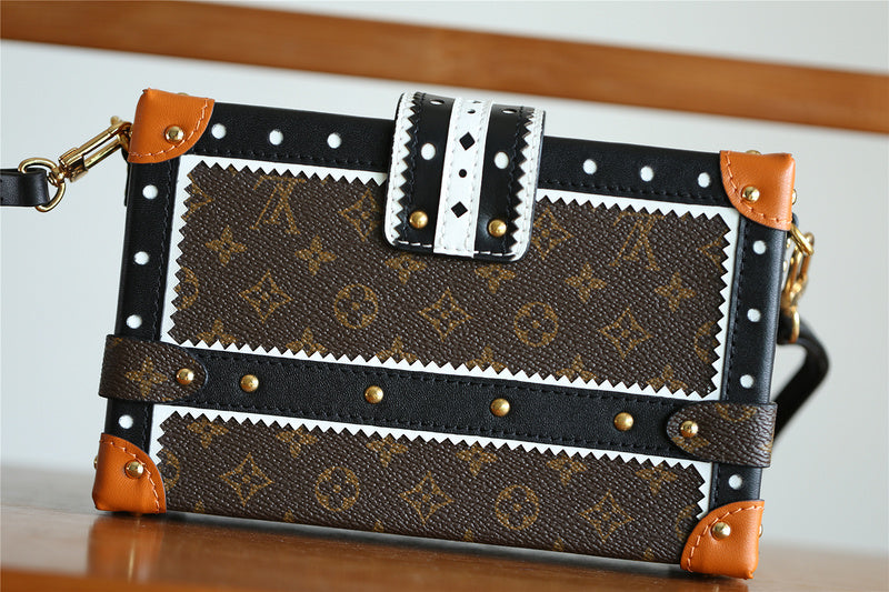 Fan Fashion Lu-Vi bags - 8236
