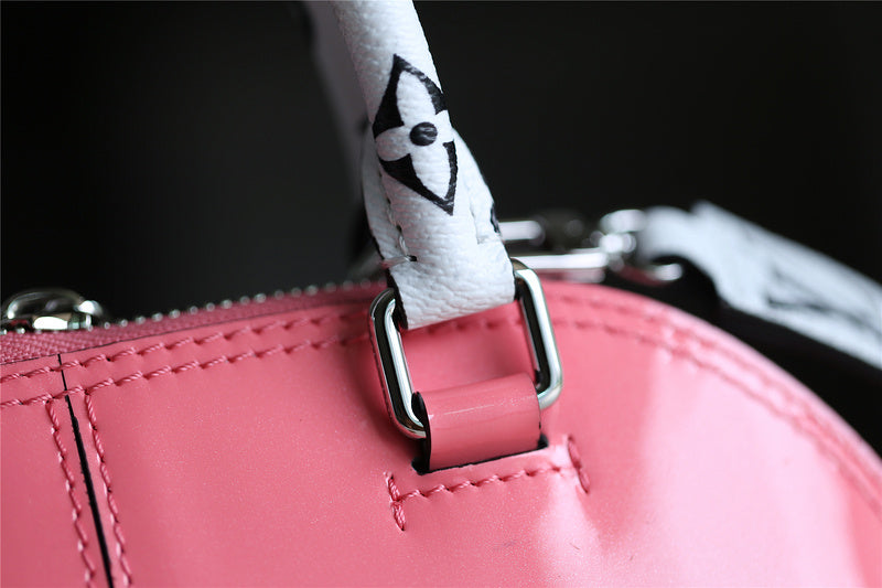 Fan Fashion Lu-Vi bags - 8277