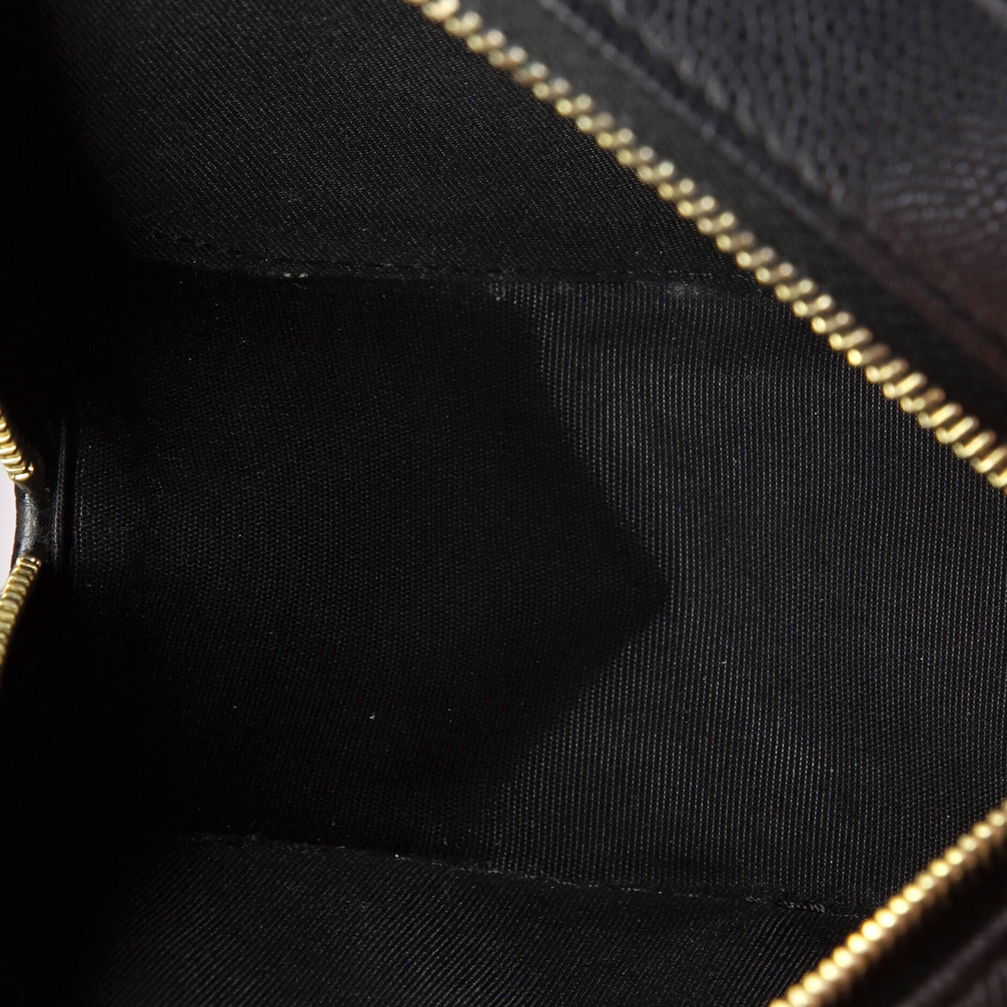 In The Loop Round Clutch with Chain Quilted Caviar Mini