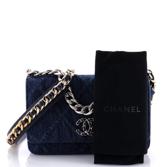 19 Wallet on Chain Quilted Denim