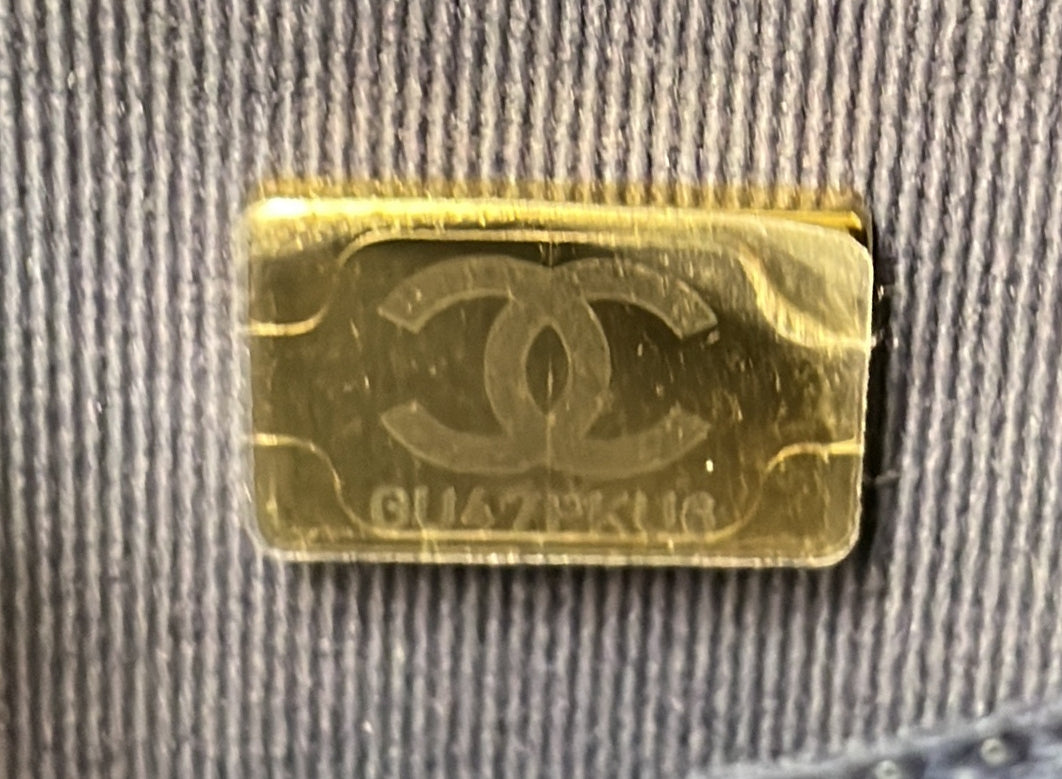 19 Wallet on Chain Quilted Denim