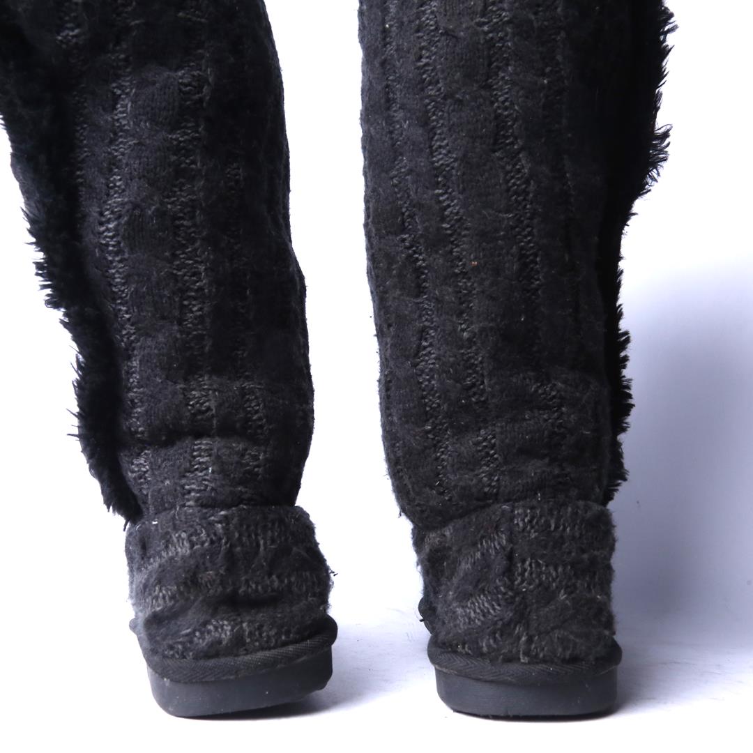 MUK LUKS .