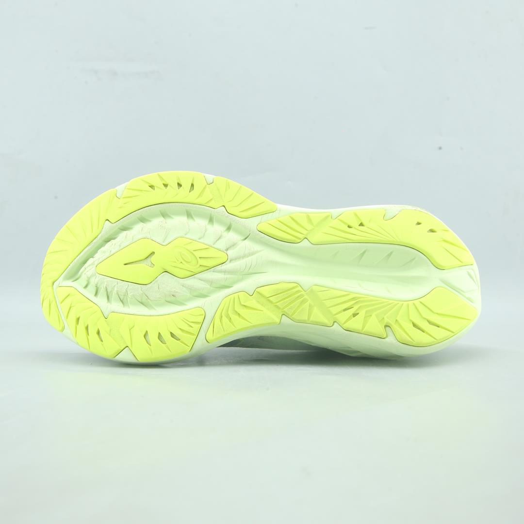 ASICS NOVABLAST 4