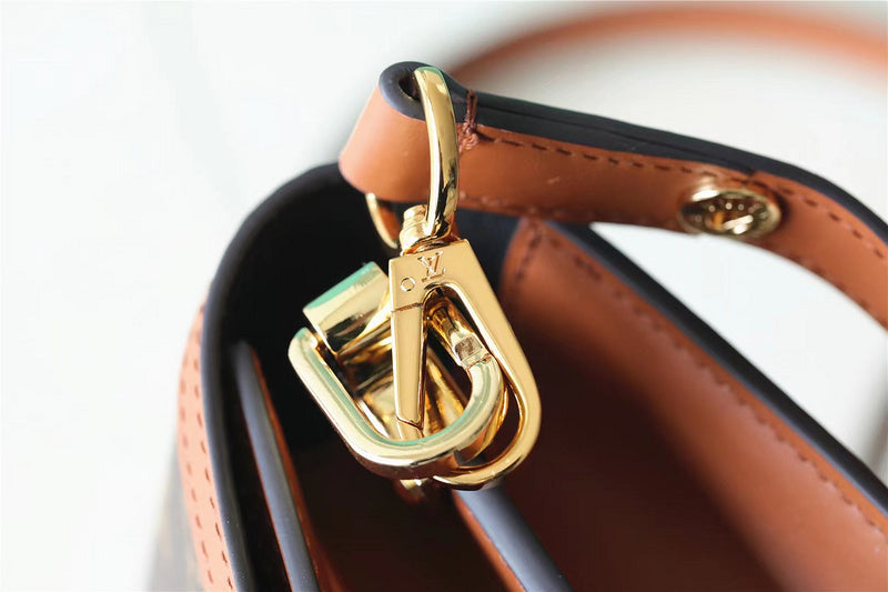 Fan Fashion Lu-Vi bags - 8138