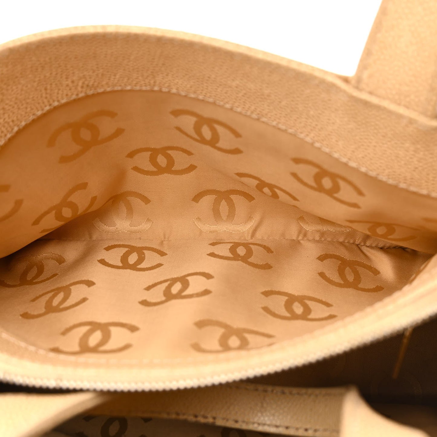 Amelia Caviar CC Shoulder Bag Beige