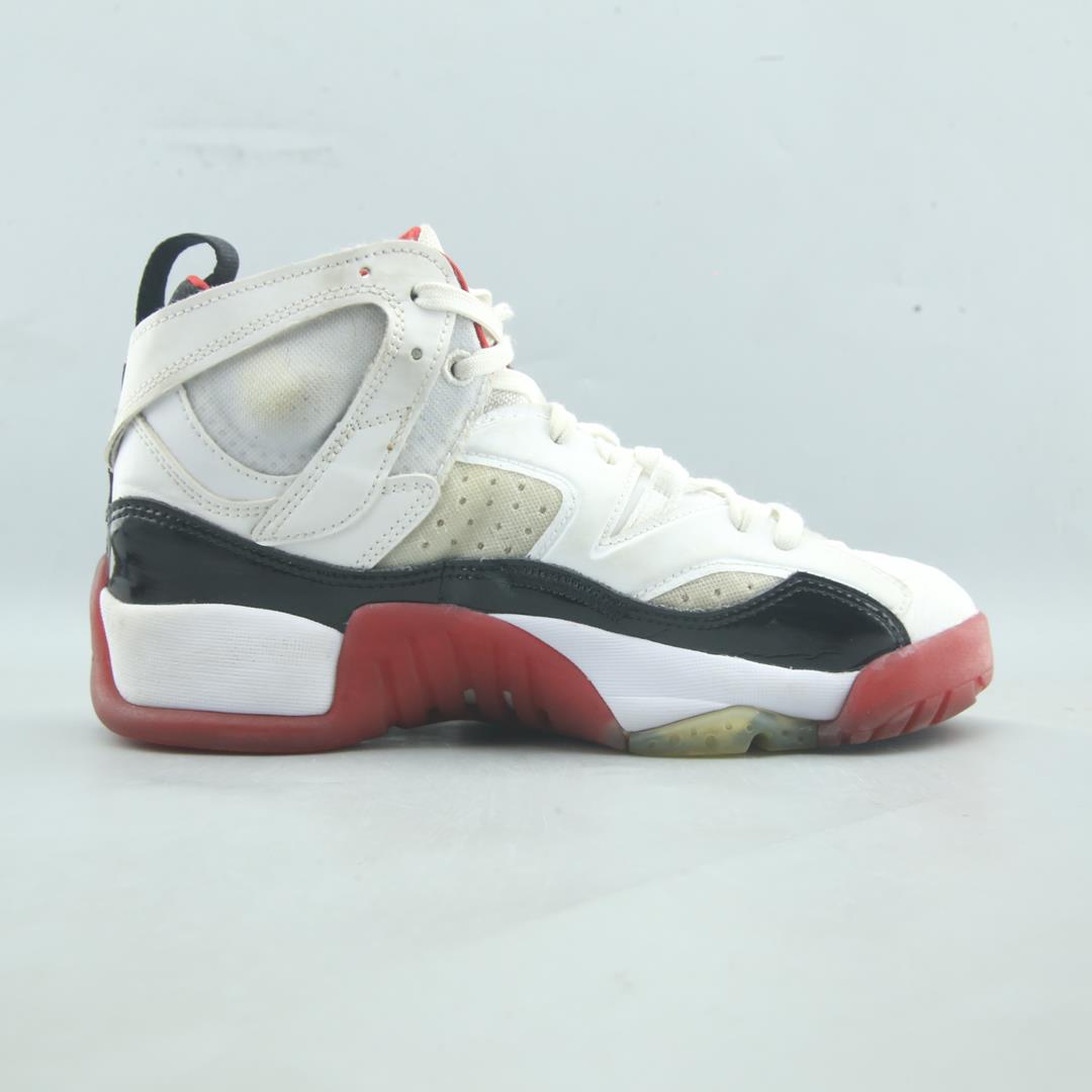 JORDAN  JUMPMAN TWO TREY