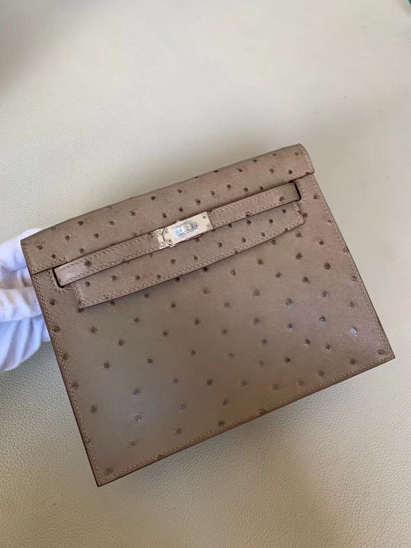 Amelia - HMS Bags - 1660