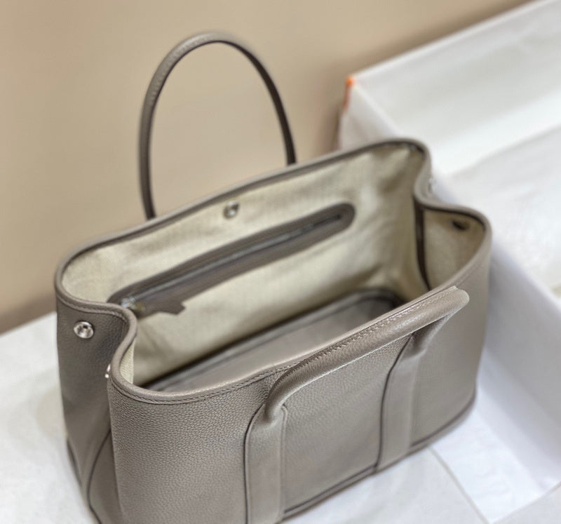 Amelia - HMS Bags - 1751