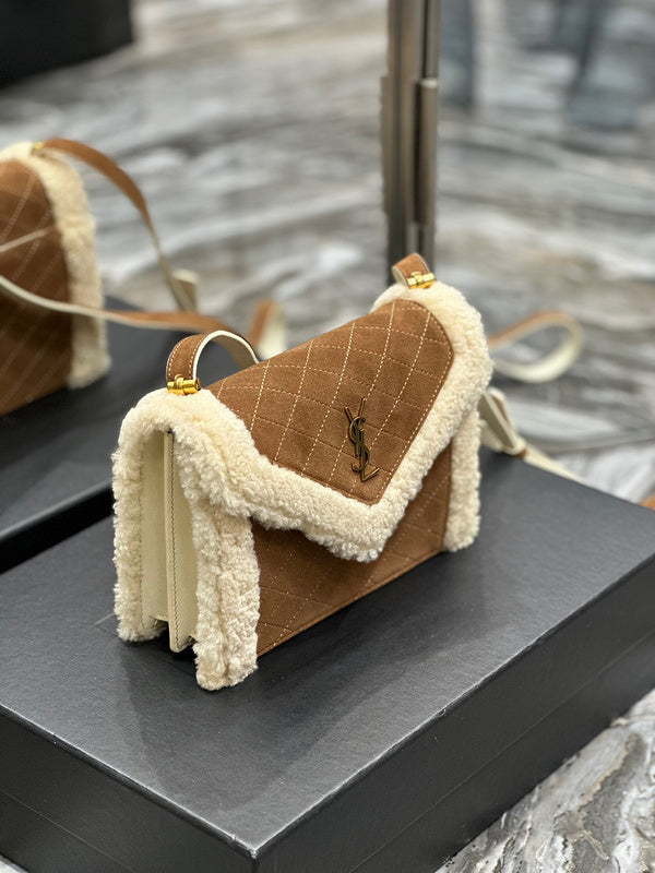 Amelia - YSL Bag - 3934