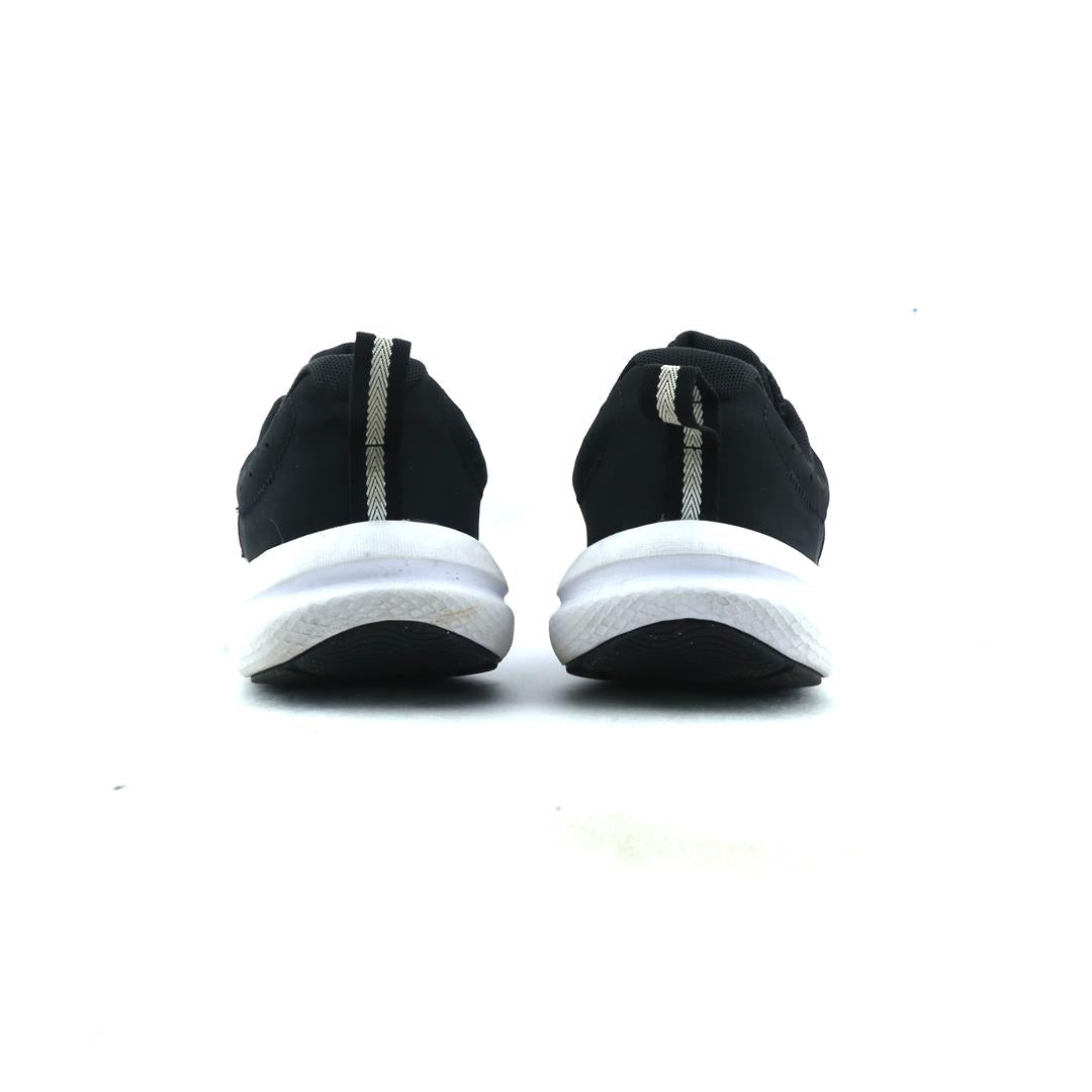 UNDER ARMOUR  ASSERT 10