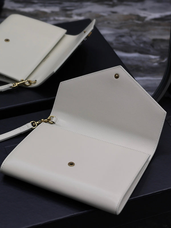 Amelia - YSL Bag - 2361