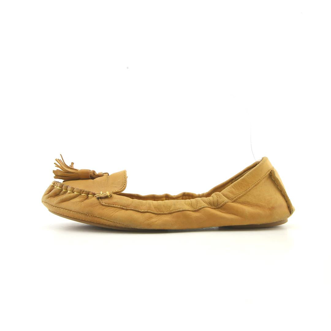 NINE WEST .