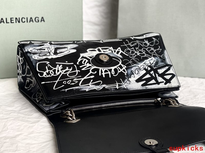 Amelia- BG Hourglass Bags - 002