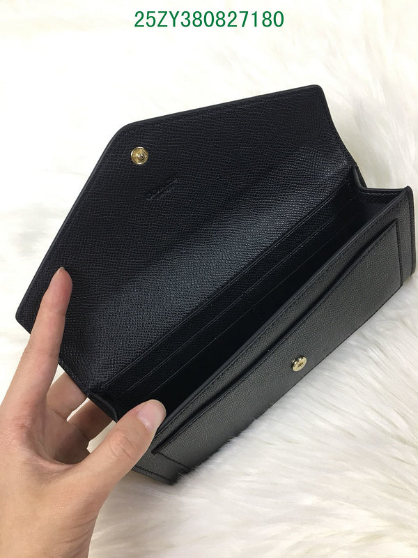 Amelia - CAH Wallet - 127