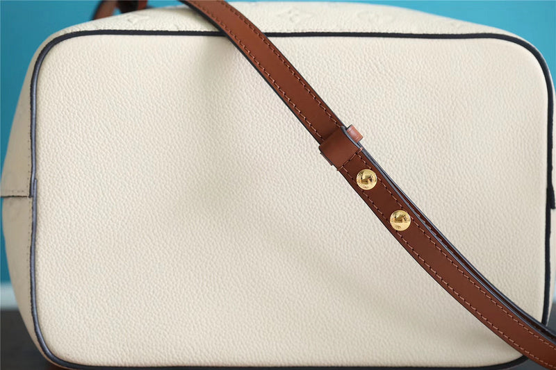 Fan Fashion Lu-Vi bags - 8557
