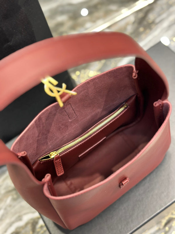 Amelia - YSL Bag - 3969