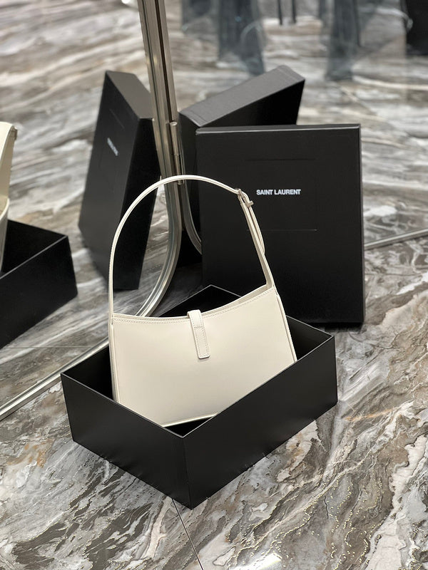 Amelia - YSL Bag - 2485