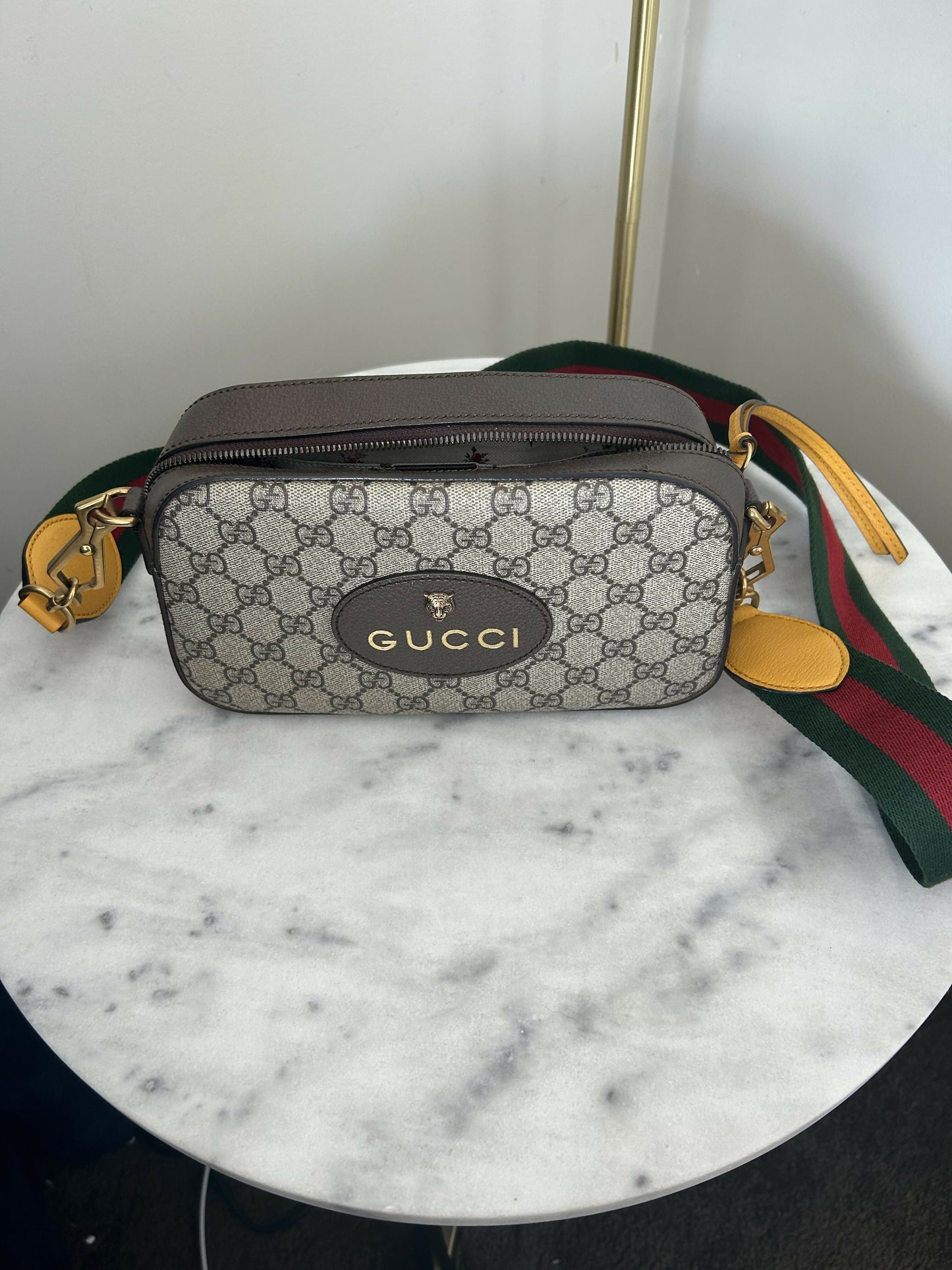 GUCCI NEO   GG SUPREME MESSENGER BAG