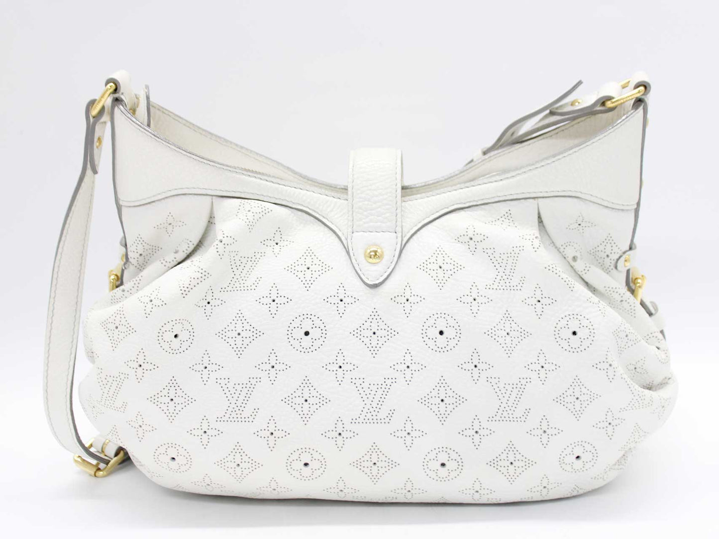 Louis Vuitton Mahina Leather XL Shoulder Bag White