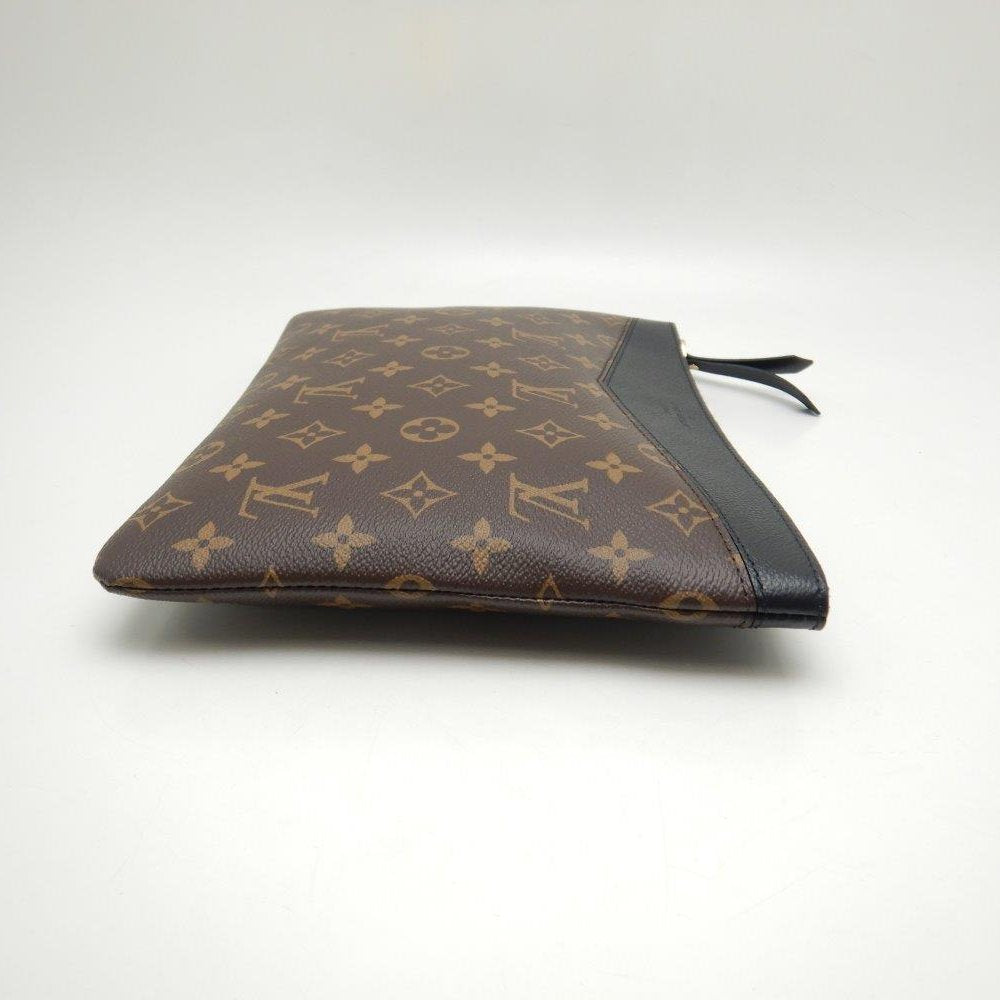 Louis Vuitton Monogram Daily Pouch Noir Clutch Second Bag