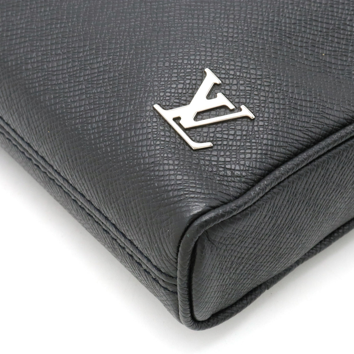 Louis Vuitton Taiga Messenger PM Diagonal Shoulder Noir Black