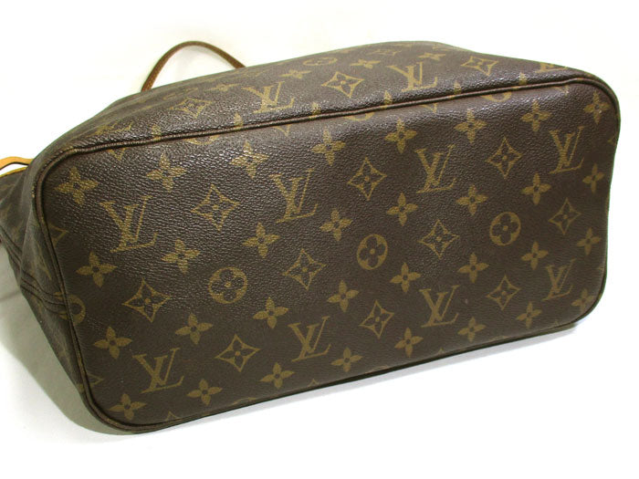 Louis Vuitton Neverfull MM Tote Bag Monogram