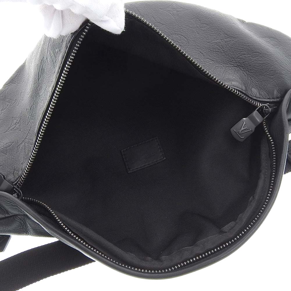 Louis Vuitton Monogram Shadow Discovery Bum Bag Body Bag Black