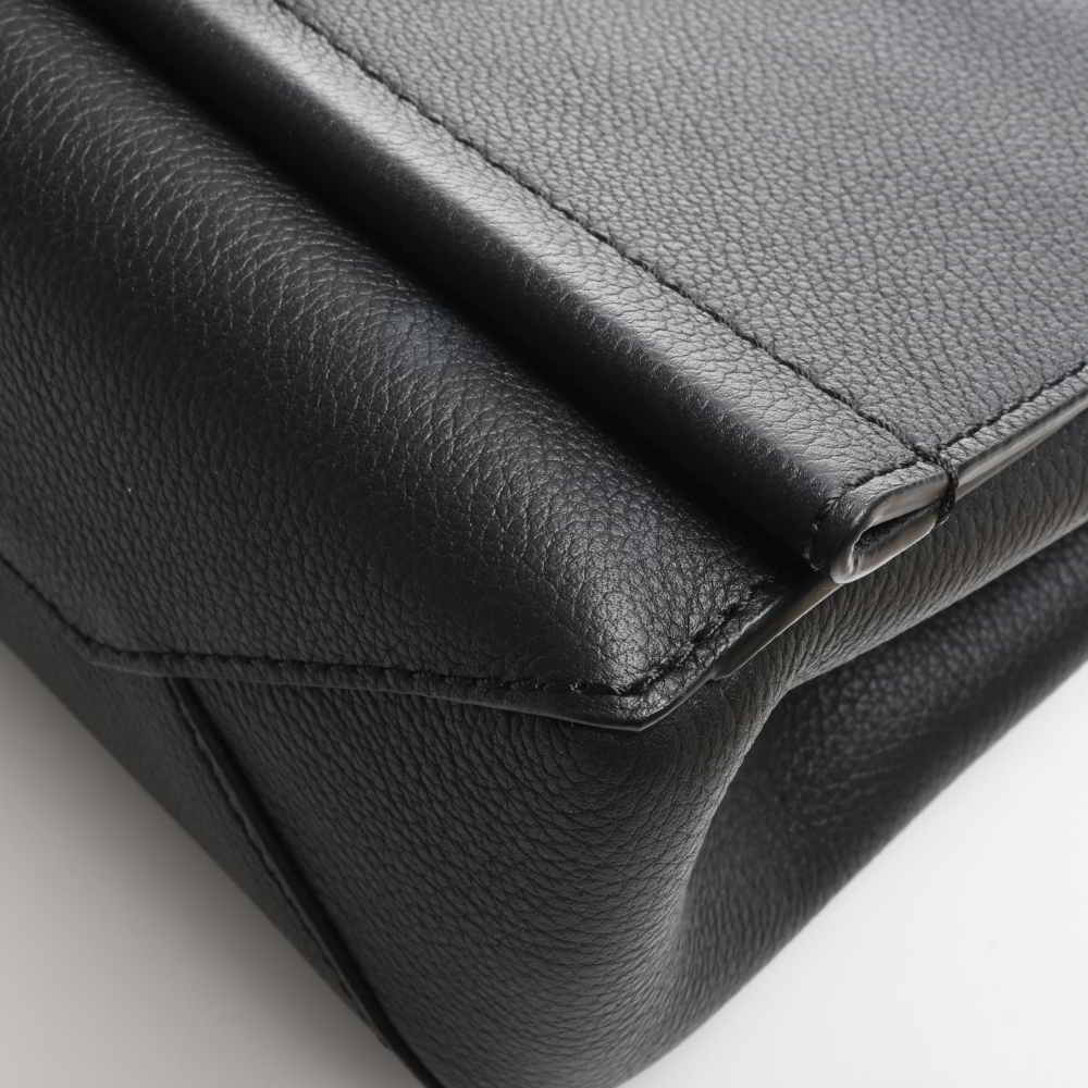 Louis Vuitton Leather LockMe Chain Shoulder Bag Noir Black