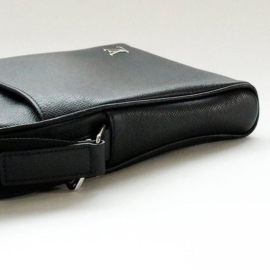 Louis Vuitton Taiga Messenger PPM Shoulder Bag Black