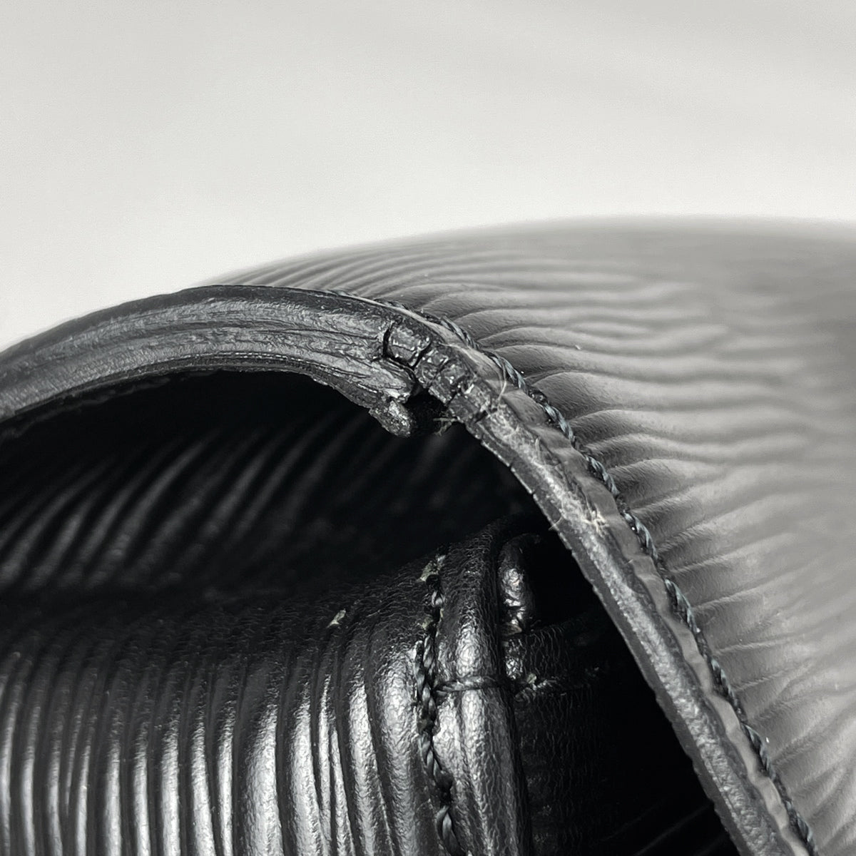 Louis Vuitton Sun Crew Epi Shoulder Bag Black