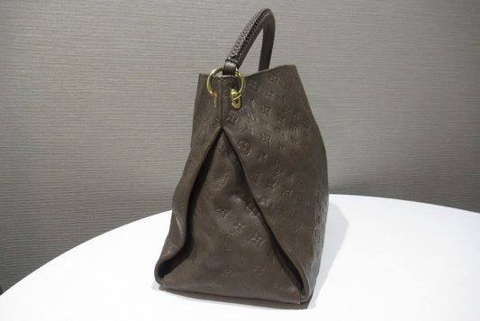 Louis Vuitton Monogram Artsy MM Handbag