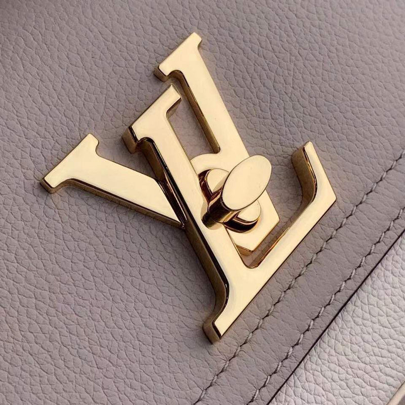 Fan Fashion Lu-Vi bags - 17544